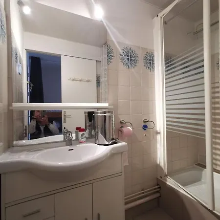 Studio, Piscine Tennis Et Garage, Ref - Brig106e